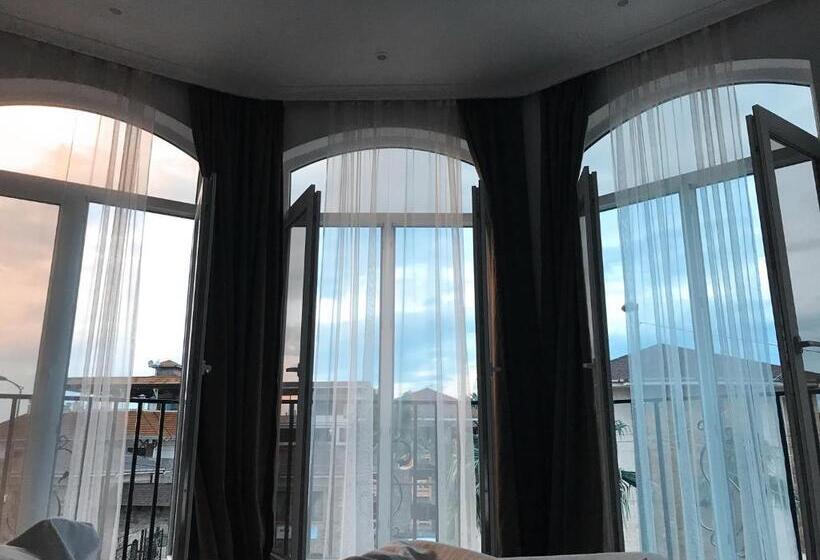 پانسیون White House Anaklia