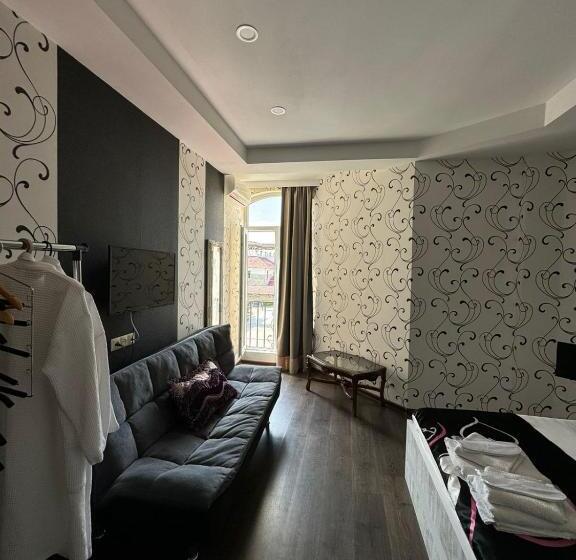 پانسیون White House Anaklia