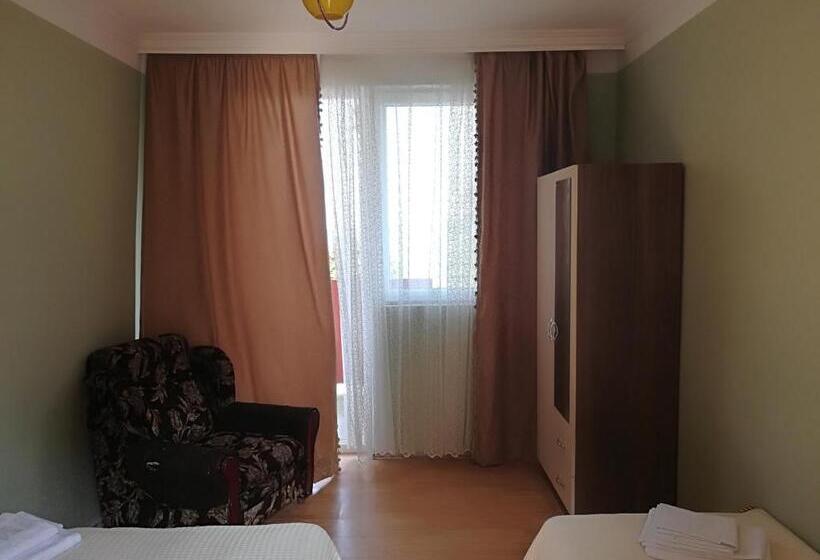 پانسیون With Beautiful Sea And Mountain Views