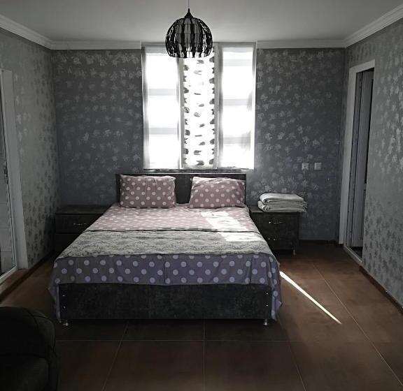 پانسیون With Beautiful Sea And Mountain Views