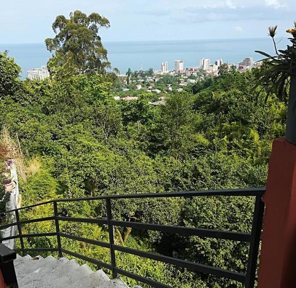 پانسیون With Beautiful Sea And Mountain Views