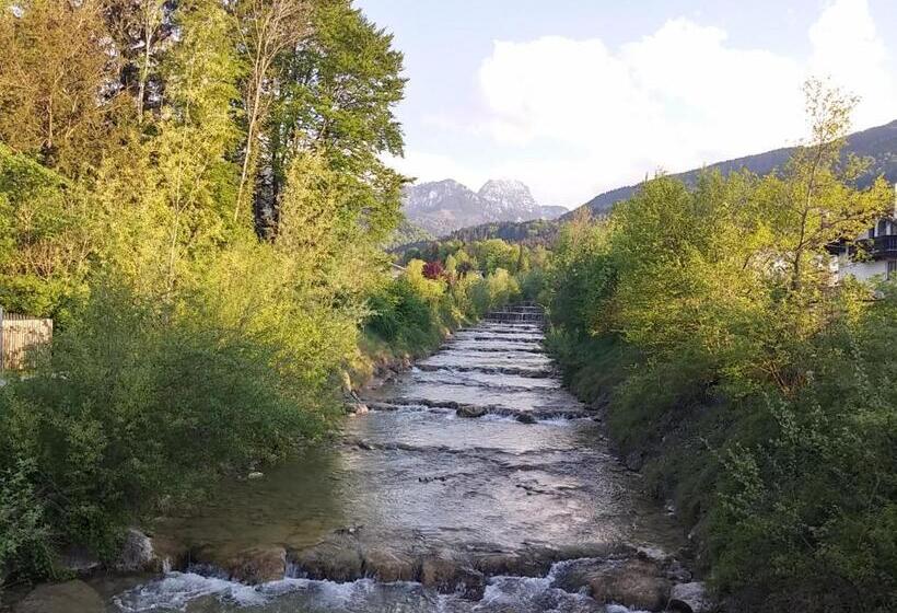 ペンション Woodlounge