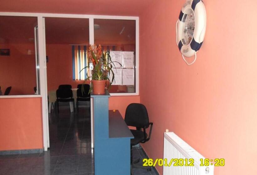 住宿加早餐  Pension Puiu