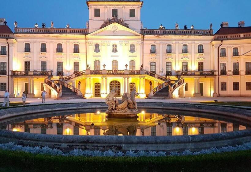 هتل Ingrid Panzió