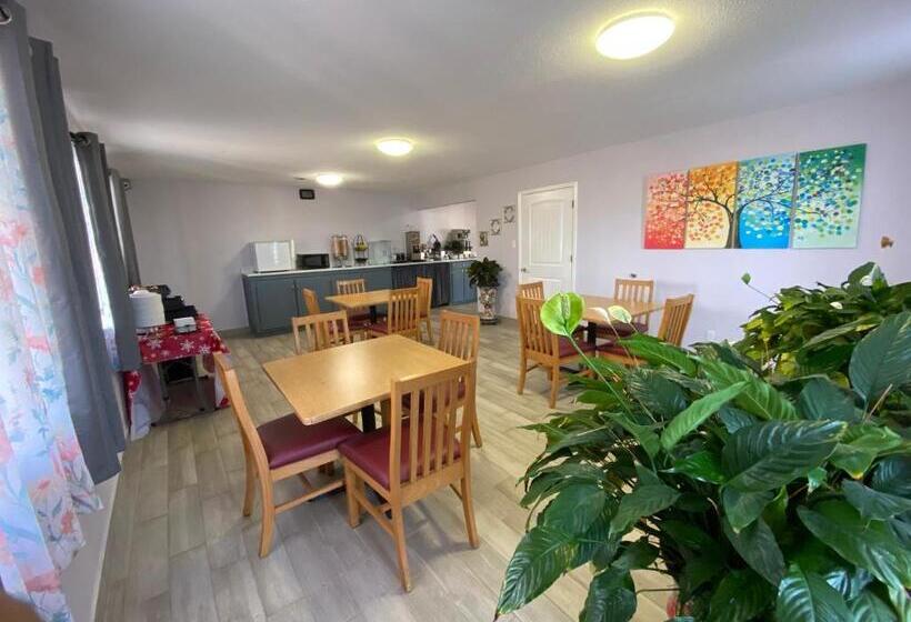 호텔 Quality Inn & Suites