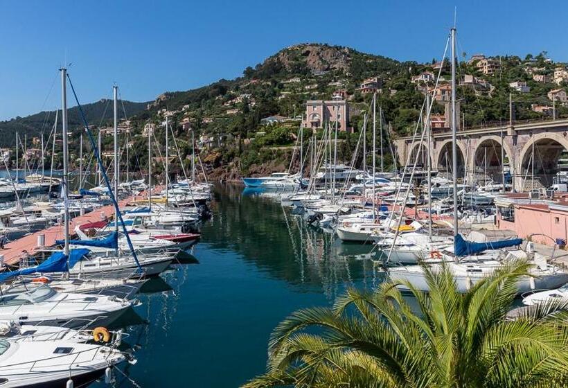 Отель Riviera Beach