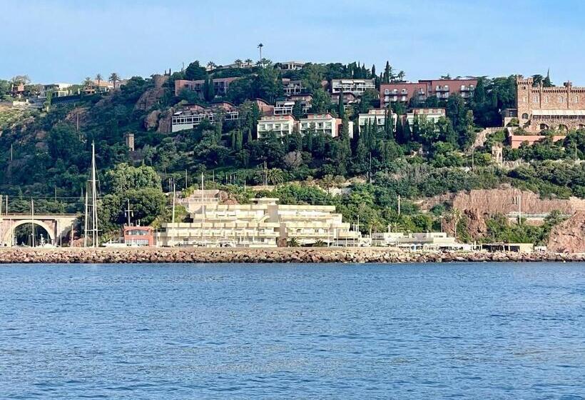 Отель Riviera Beach