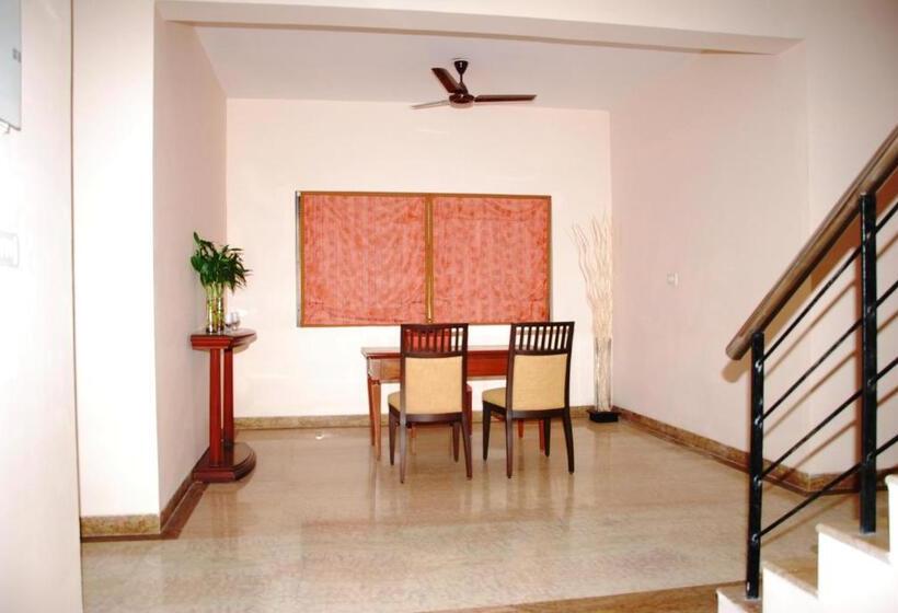 فندق The Lalit Traveller Khajuraho