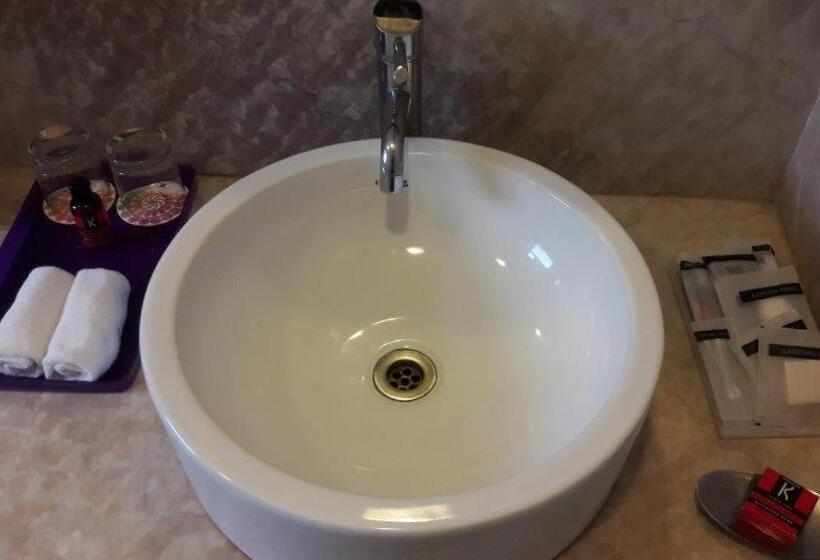 فندق The Lalit Traveller Khajuraho