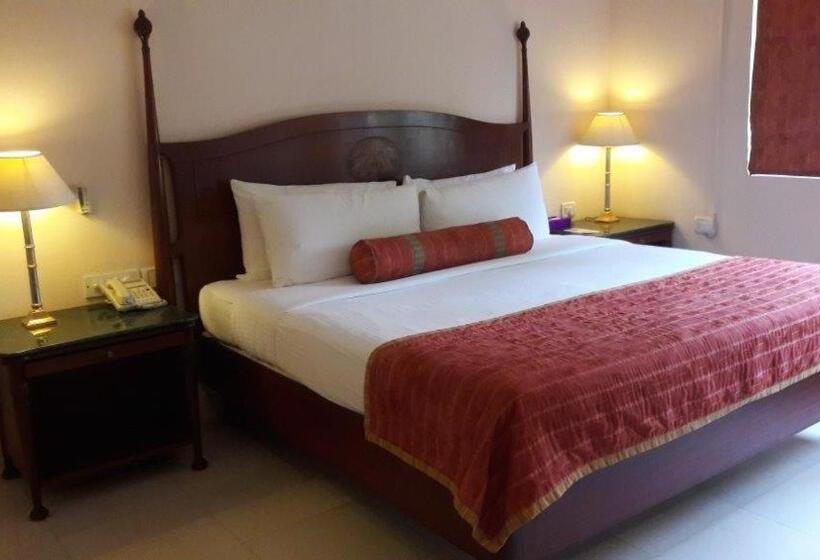 فندق The Lalit Traveller Khajuraho