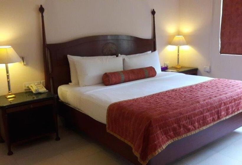 فندق The Lalit Traveller Khajuraho