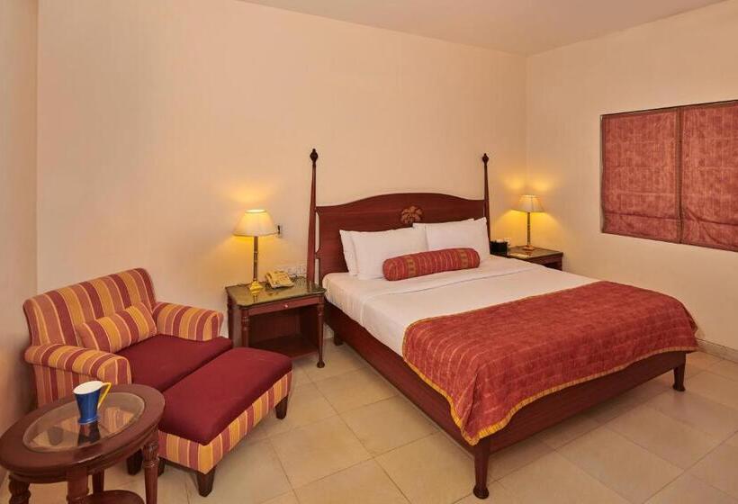 فندق The Lalit Traveller Khajuraho