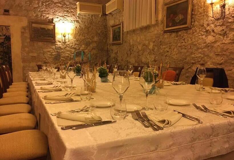 هتل Villa La Cucullera