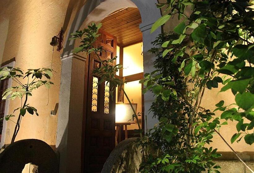 هتل Villa La Cucullera