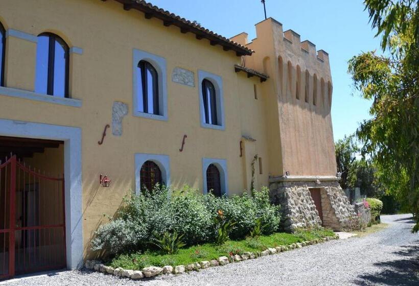 هتل Villa La Cucullera