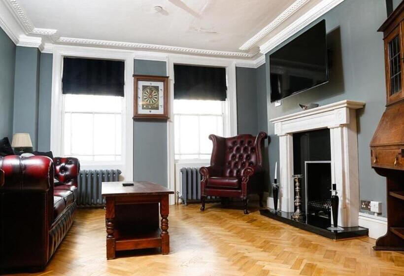 بنسيون Innit Joy