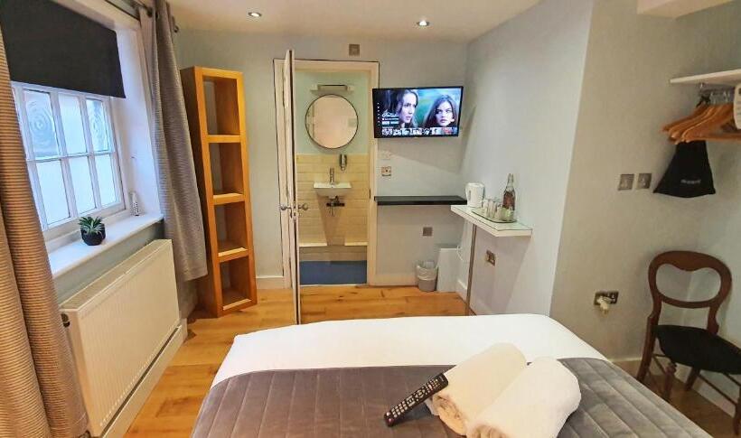 بنسيون Innit Joy