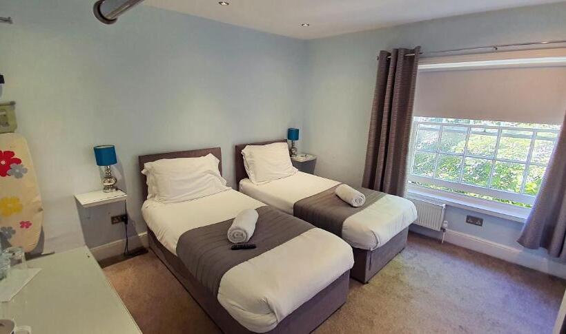 بنسيون Innit Joy