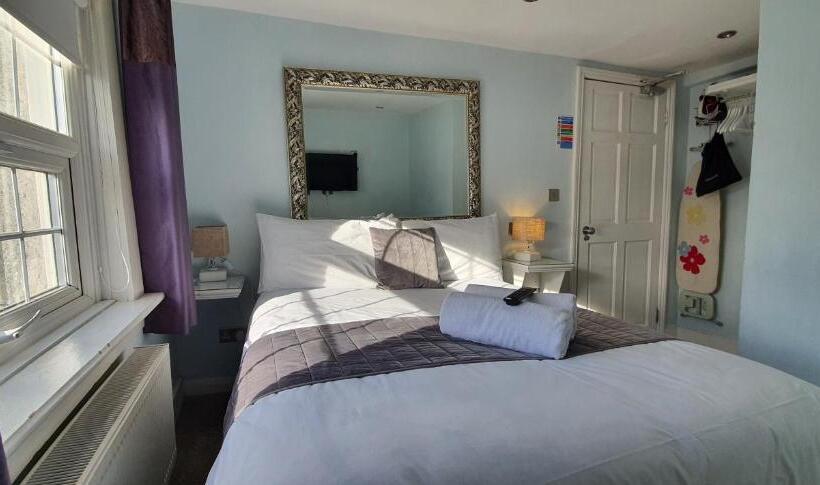 بنسيون Innit Joy