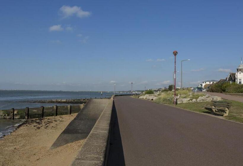 پانسیون Southend Guest House   Close To Beach, Train Station & Southend Airport