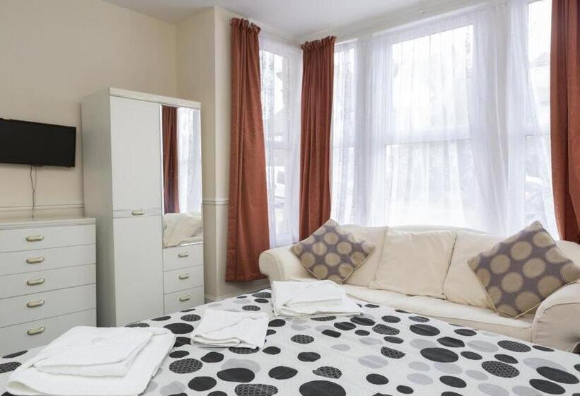 Пансион Southend Guest House Close To Beach, Train Station & Southend Airport