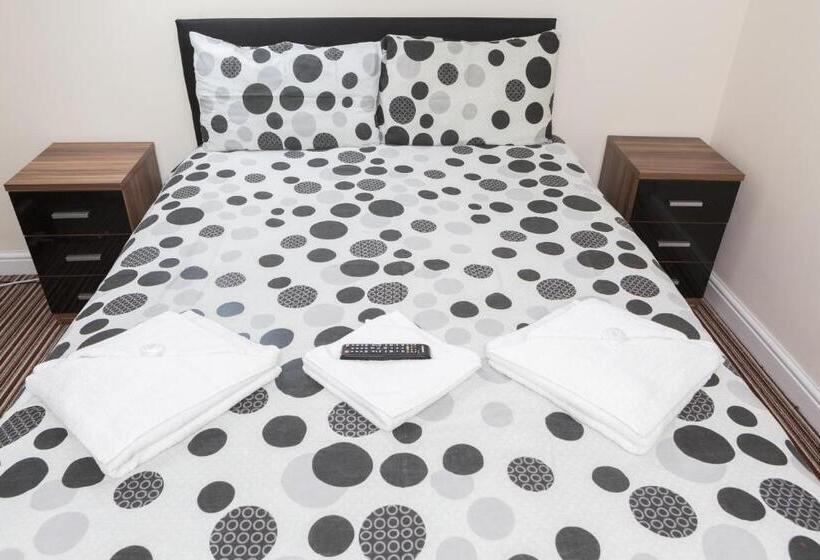 پانسیون Southend Guest House   Close To Beach, Train Station & Southend Airport