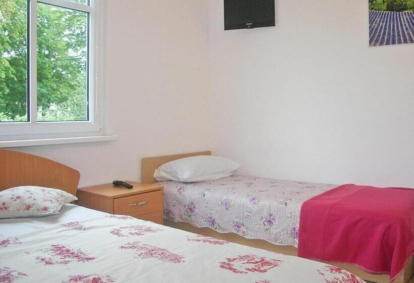 پانسیون Vila Levanda