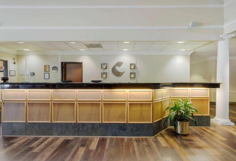 בית מלון כפרי Comfort Suites