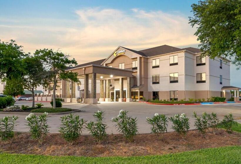 בית מלון כפרי Comfort Suites