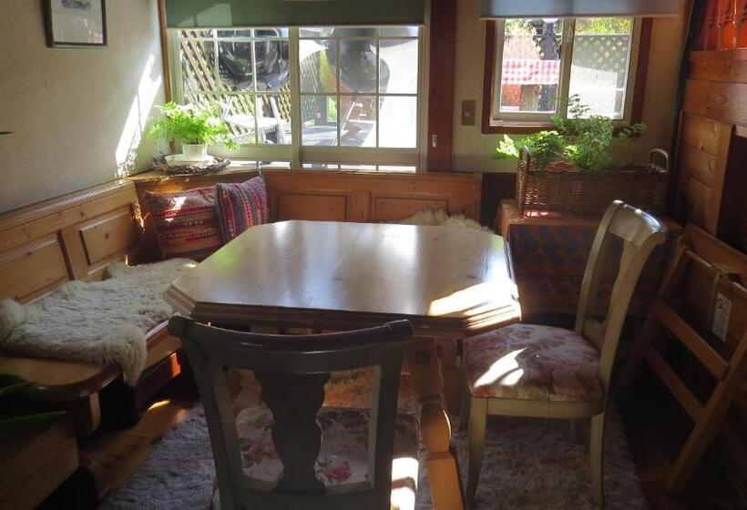 ベッドアンドブレックファースト Lake Village Donaludo Pension