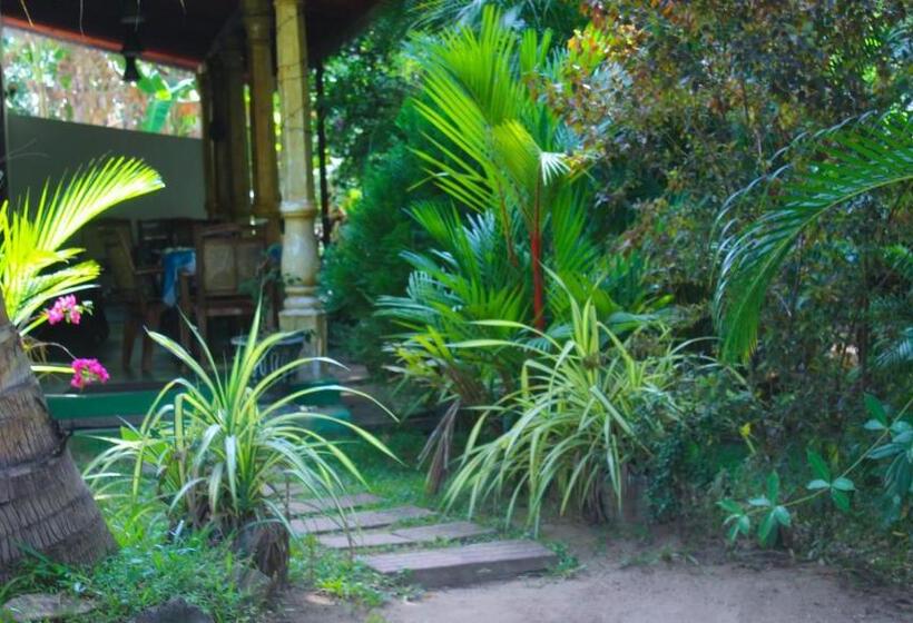 ベッドアンドブレックファースト Lathika Homes