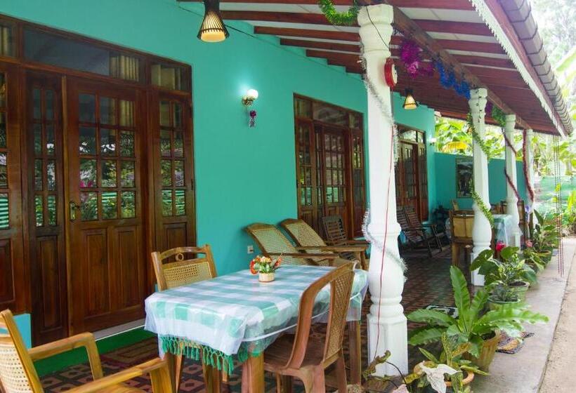 ベッドアンドブレックファースト Lathika Homes