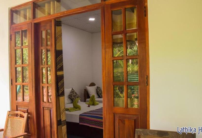 ベッドアンドブレックファースト Lathika Homes