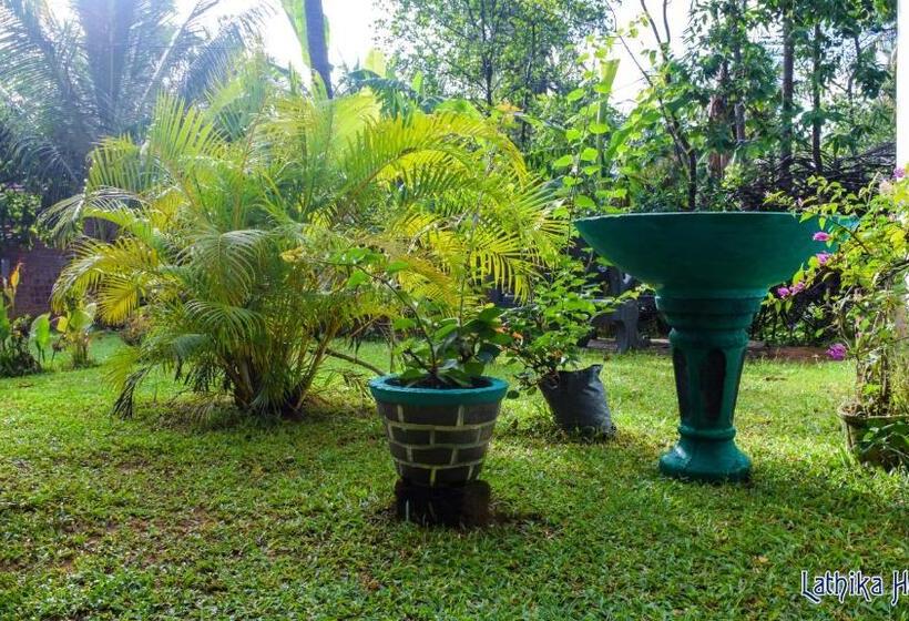 ベッドアンドブレックファースト Lathika Homes