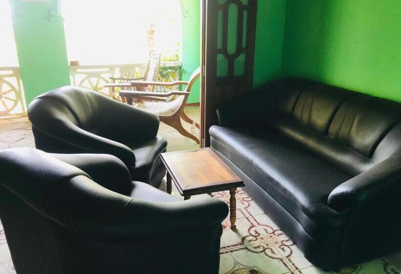 Bed and Breakfast Temple Flower Guest