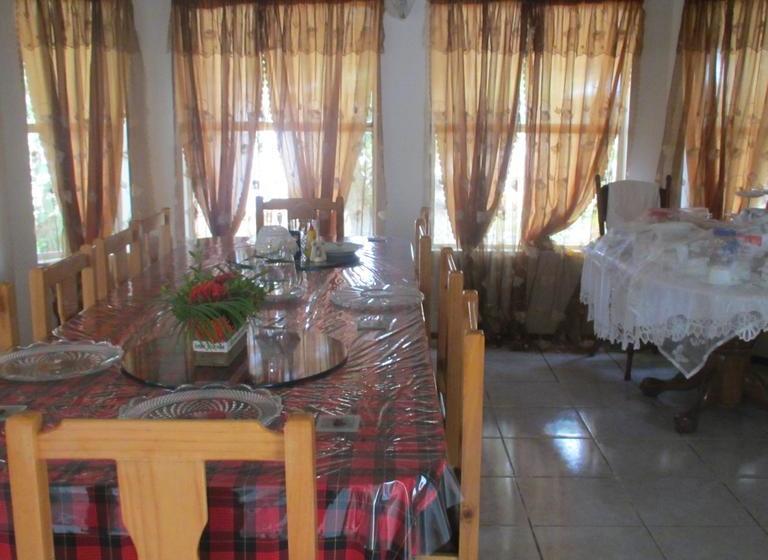 تختخواب و صبحانه Tuna S Lodge