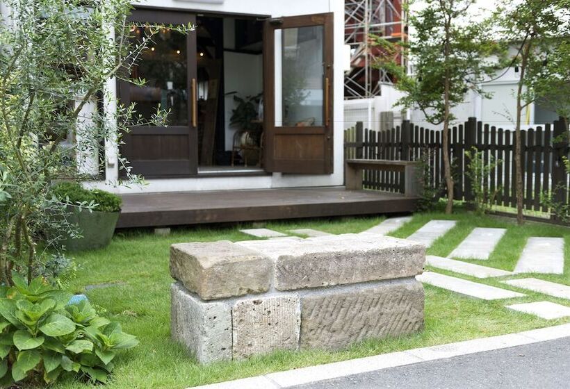 Hostel Yuigahama & Soba Bar