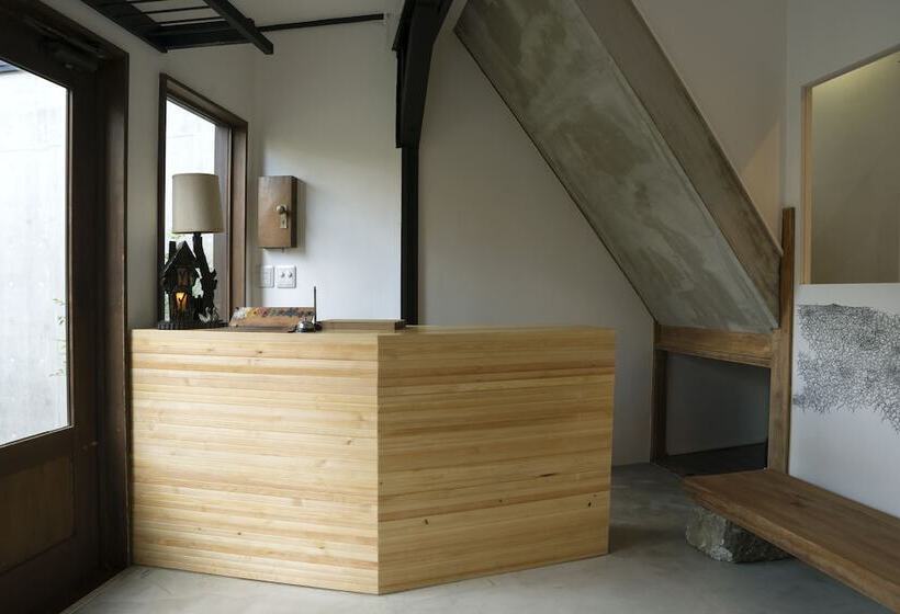 Hostel Yuigahama & Soba Bar