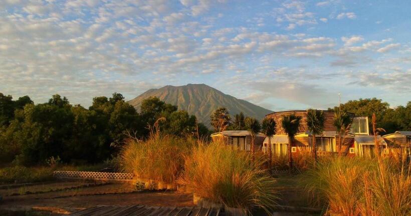 בית מלון כפרי Bali Umah Tinjung