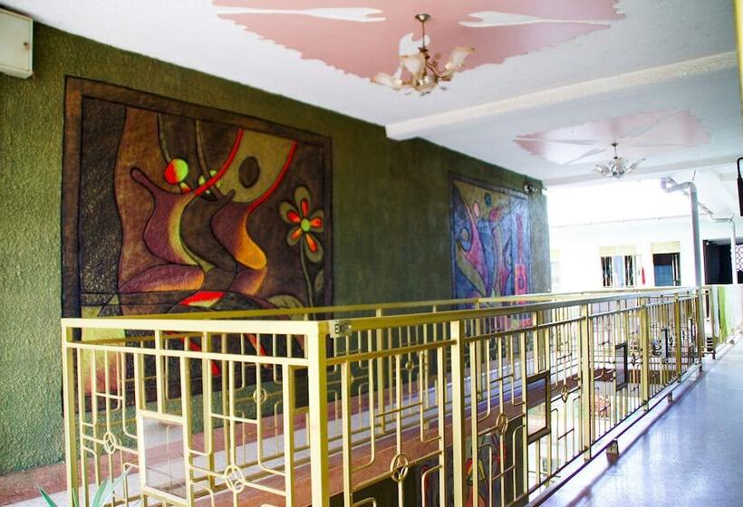 هتل Capricon Executive