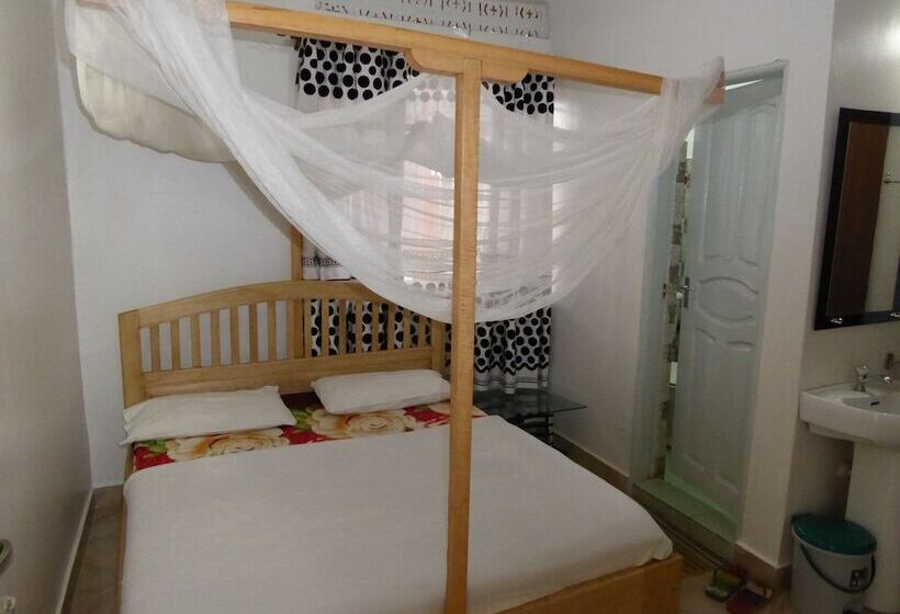 هتل Delhi Gardens