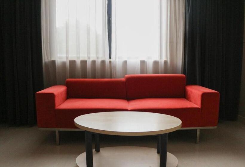 Отель Jinjiang Inn Shanghai Chedun Studios