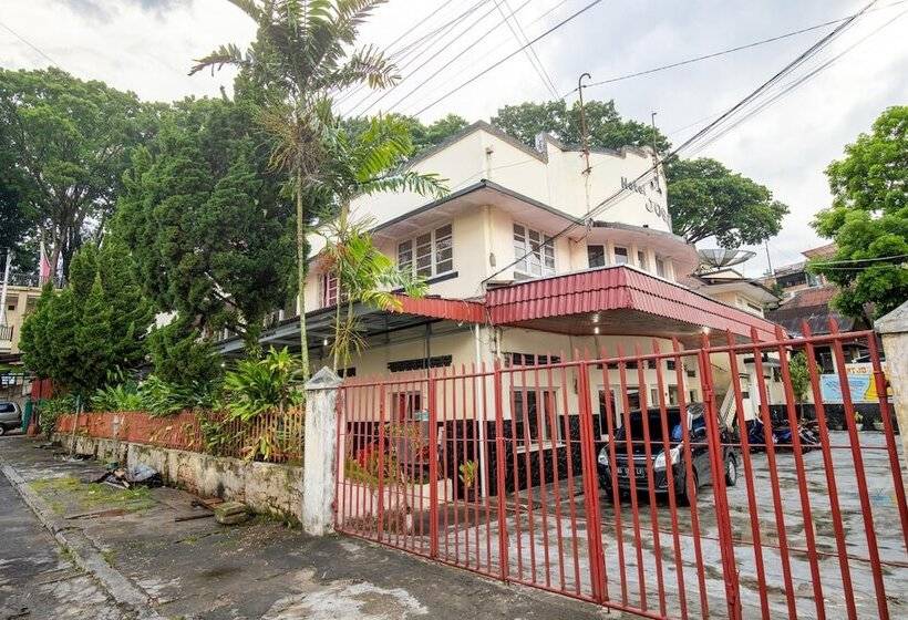 Отель Jogja Bukittinggi