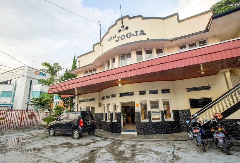 Отель Jogja Bukittinggi