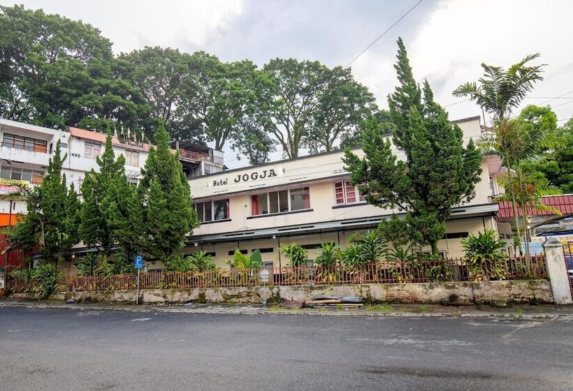 Отель Jogja Bukittinggi