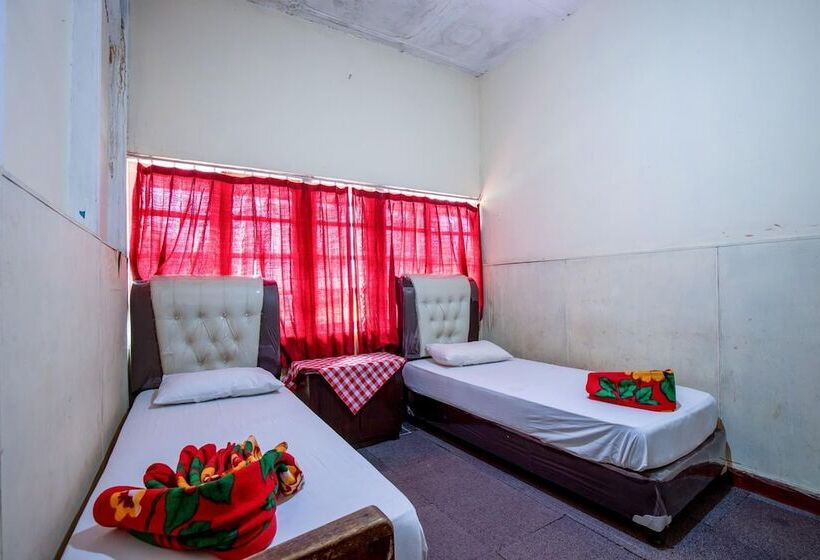 Отель Jogja Bukittinggi