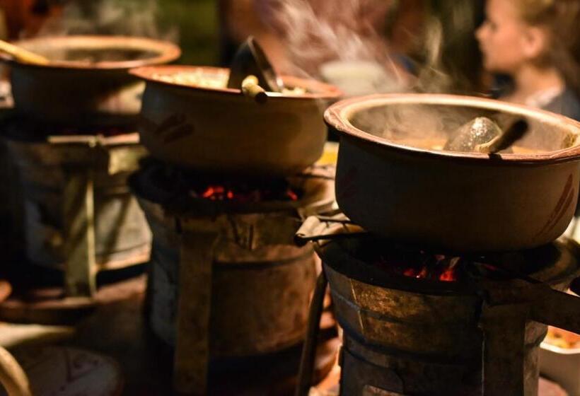 Отель Marafiki Bungalows