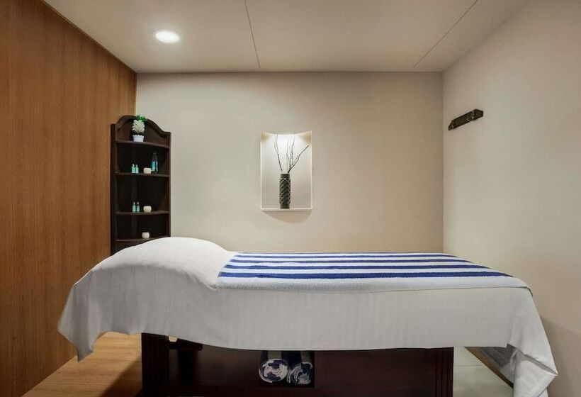 هتل Ramada By Wyndham Karachi Creek