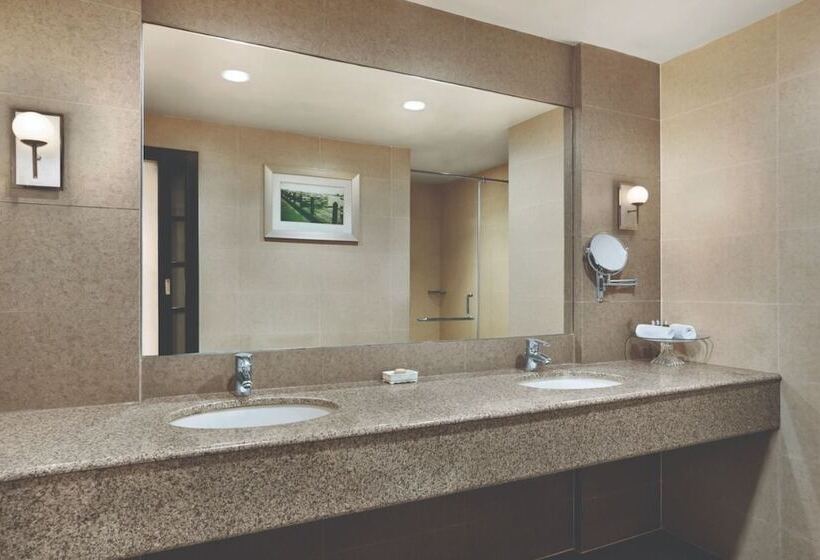 هتل Ramada By Wyndham Karachi Creek