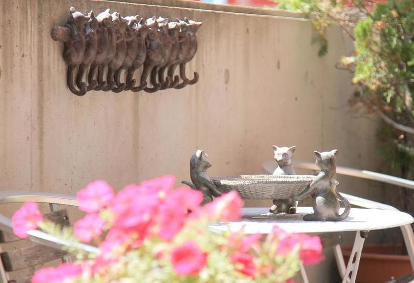 فندق Toyota Village